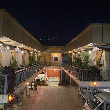Kalash Parkaze And Tent Inn ポカラ エクステリア 写真